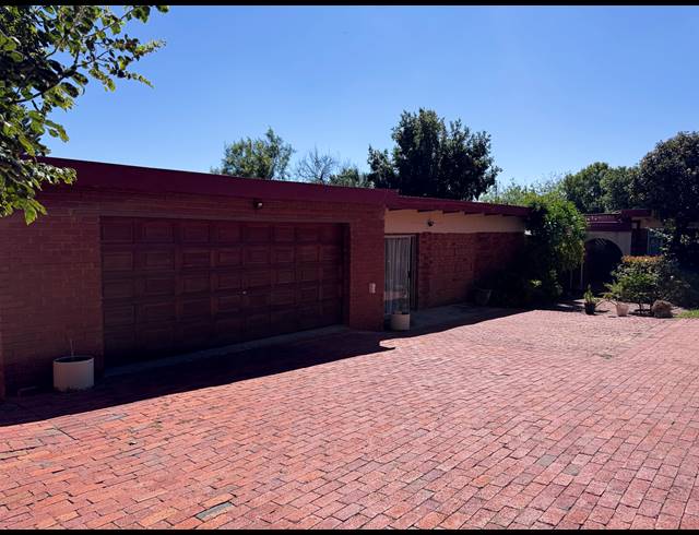 5 BEDROOM HOUSE FOR SALE IN CONSTANTIA PARK